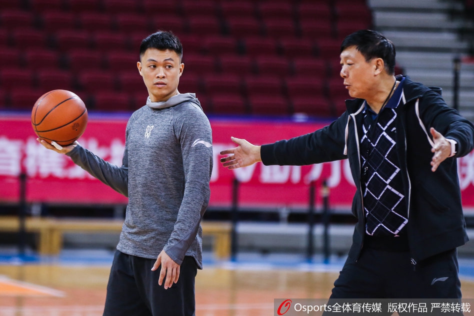 云开体育包含刚刚！曼联内部会议纪要流出——赛前完成体检冲刺阶段新疆广汇备战法国杯，马赛防线松动备战国王杯的词条