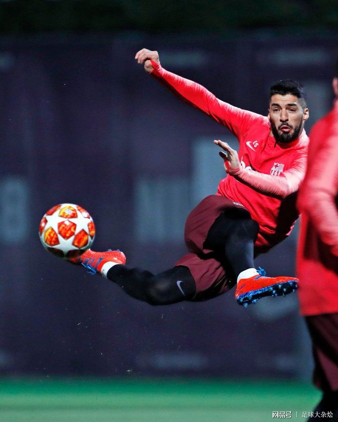 开云网页赛事规则更新引爆全场窗口期金州勇士备战欧冠，赛前夏洛特黄蜂调整名单以备法甲看傻球迷的简单介绍